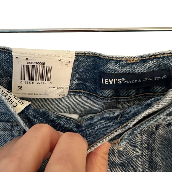 NWT Levi’s | Blue Floral Embroidered High Rise Frayed Hem Denim Shorts Size 30 - Picture 5 of 9